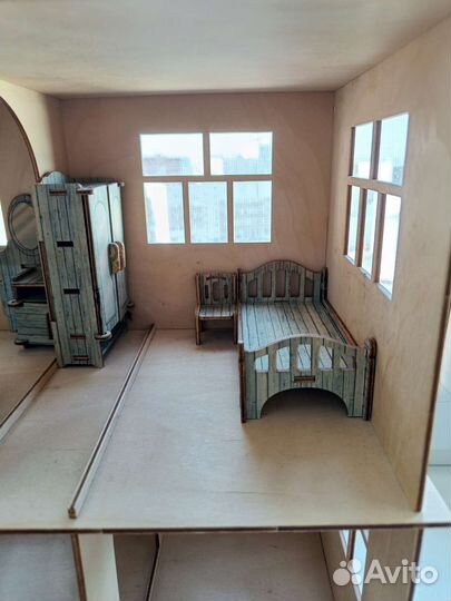 Кукольный домик с мебелью