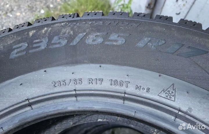 Pirelli Ice Zero SUV 235/65 R17 108T