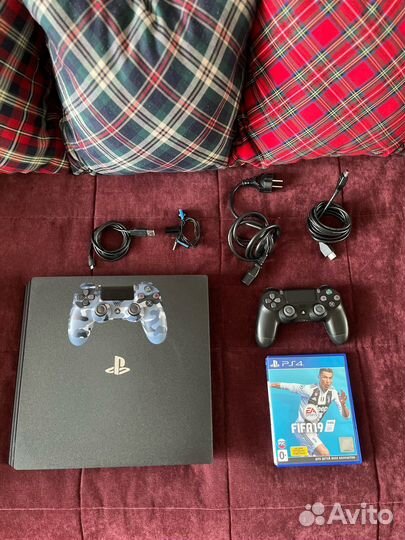 Комплект Sony PlayStation 4 Pro + Sony PS VR 2