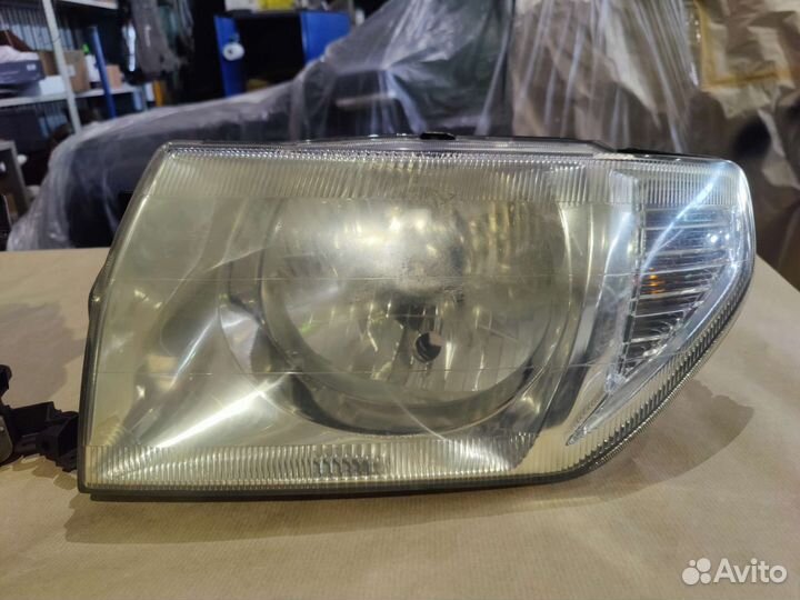 Фары Mitsubishi pajero pinin