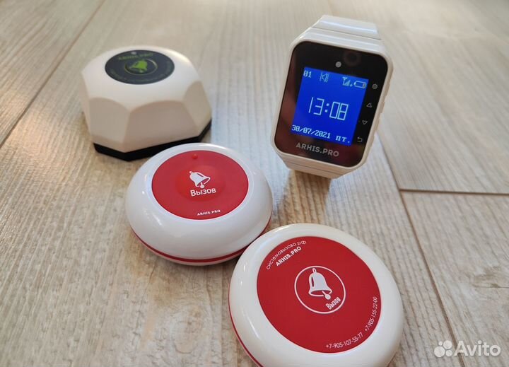 Кнопка вызова персонала и часы для салонов красоты