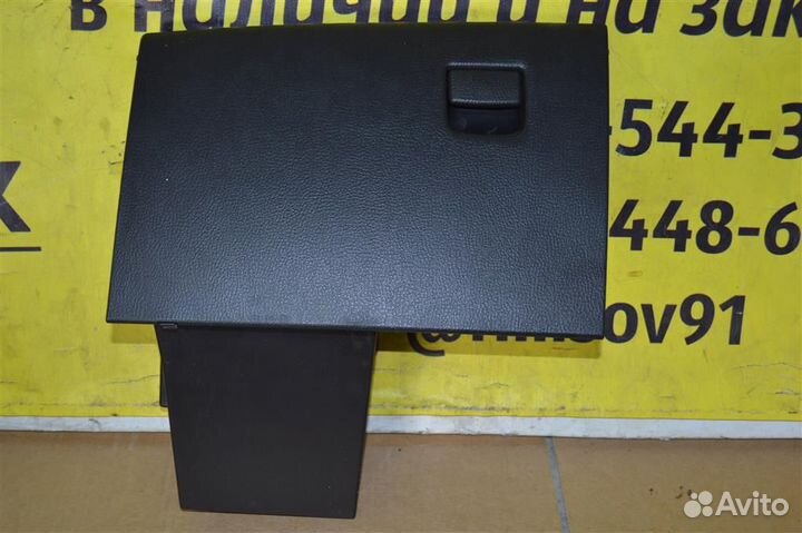 Бардачек Mazda Demio (dy5w) 2002-2007