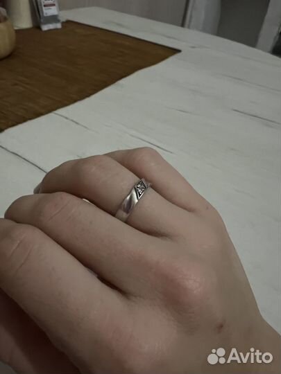 Серебряное кольцо с фианитом