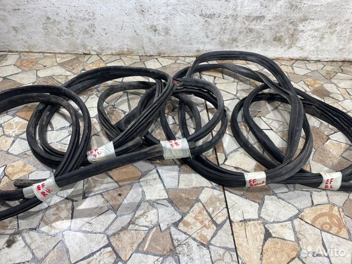 Уплотнительная резинка боковой двери Hyundai