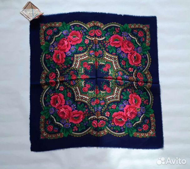 Платок шерстяной новый 70х70 цветочный принт