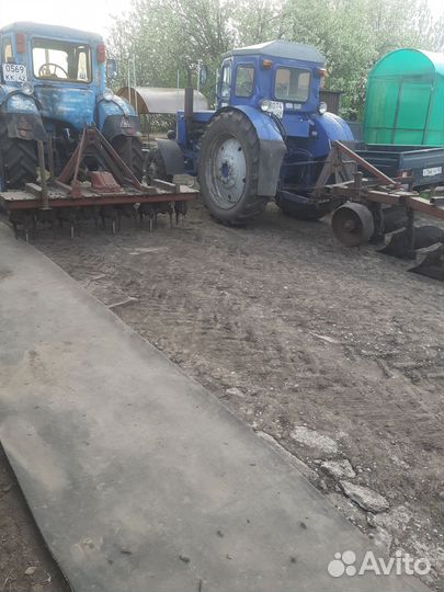 Вспашка земли трактором