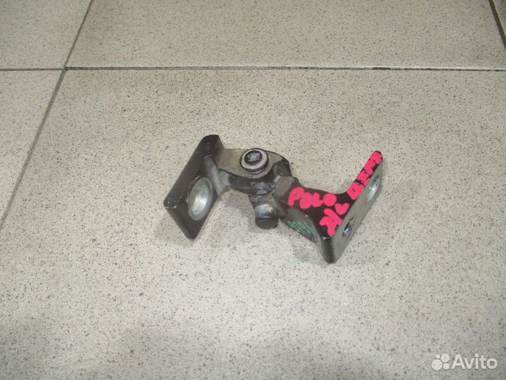 Петля двери VW Polo Sedan 2010-2020