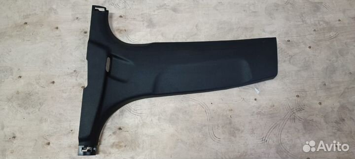 Накладка центральной стойки нижняя левая KIA soren