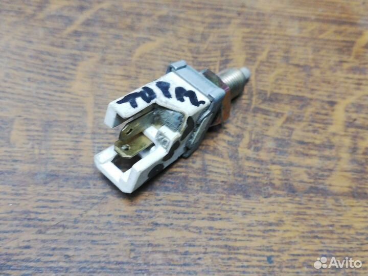 Концевик стоп-сигнала Киа Рио 1