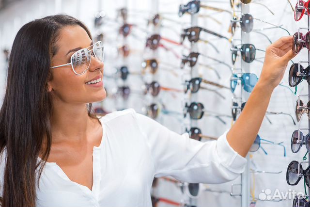 Продавец-консультант очков