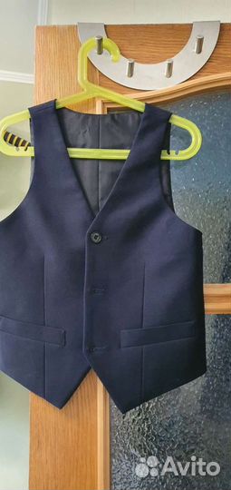 Новый пиждак+жилетка для мальчика 128-134, новый