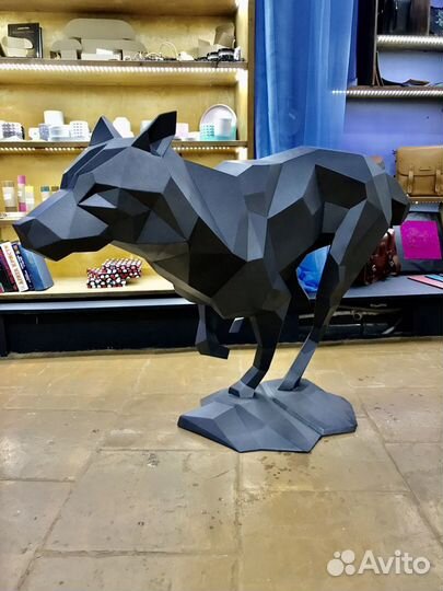 Полигональная скульптура «волк» из металла