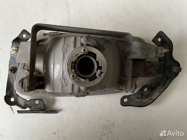 Фара правая противотуманная Mitsubishi Pajero 3