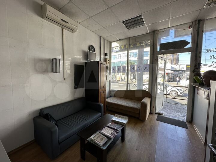 Торговая площадь в центре, возле сенного рынка, 15