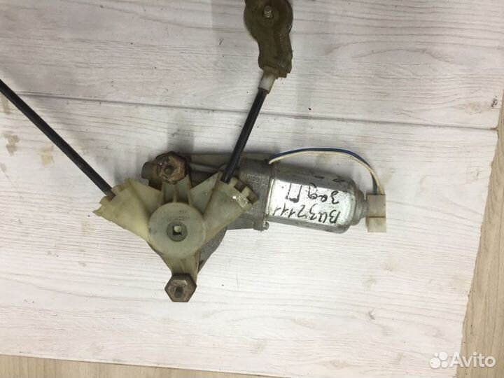 Стеклоподъемник задний правый Лада 2111