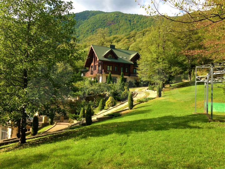 Дом 600 м² на участке 50 сот.