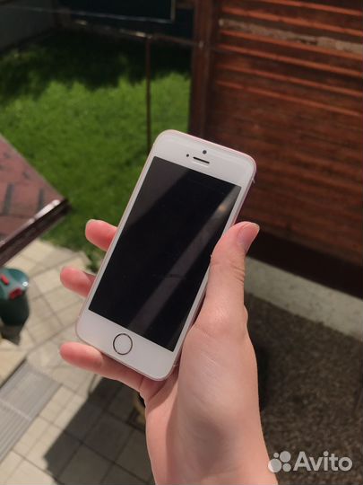 iPhone SE, 32 ГБ