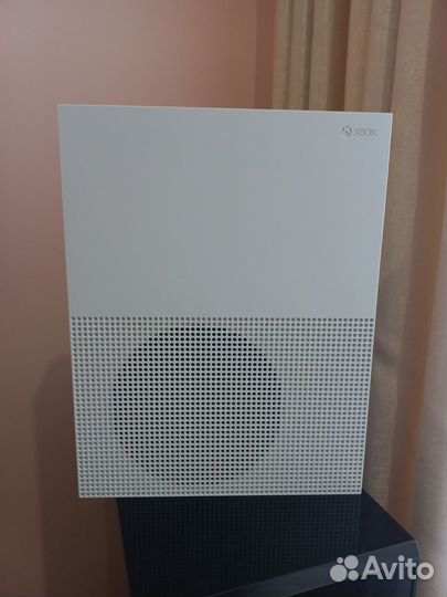 Продаю xbox one s 1tb