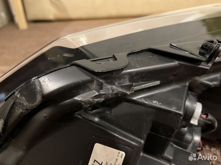 Фара правая camry 70 (оригинал, с деффектом)