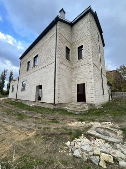 Дом 1200 м² на участке 9 сот.