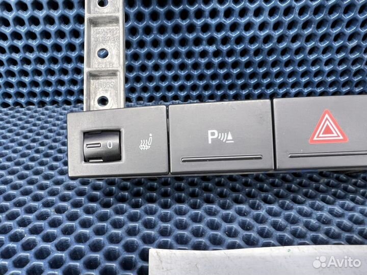 Рамка для магнитолы с кнопками VW Touareg GP