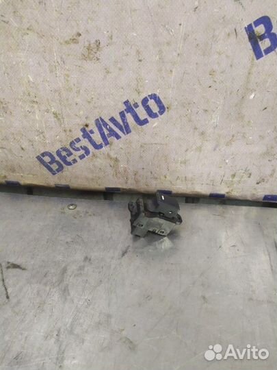 Кнопка стеклоподъемника задняя Kia Sorento 2 2015