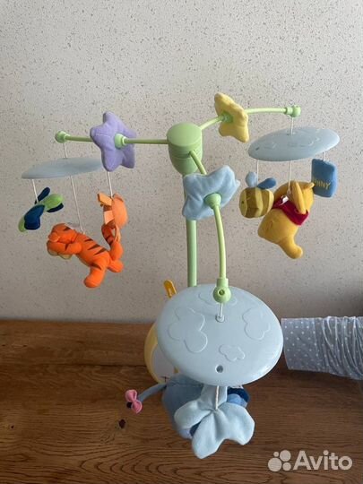 Музыкальный мобиль в кроватку Tomy Винни Пух