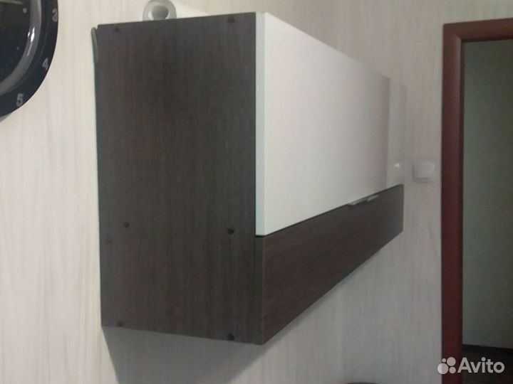 Шкаф-пенал навесной