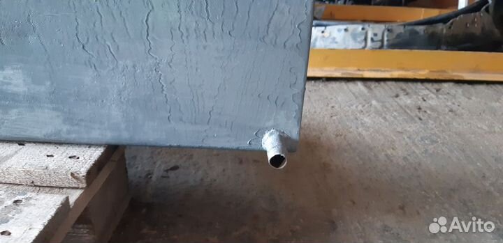 Металический бак, объем 0.22 куб.1252573