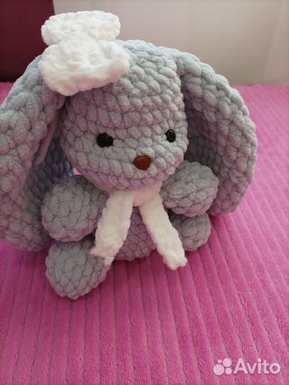 Вязаная игрушка Заяц