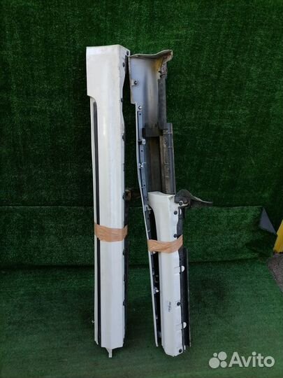 Порог пластиковый (накладка) левый Toyota Crown GR