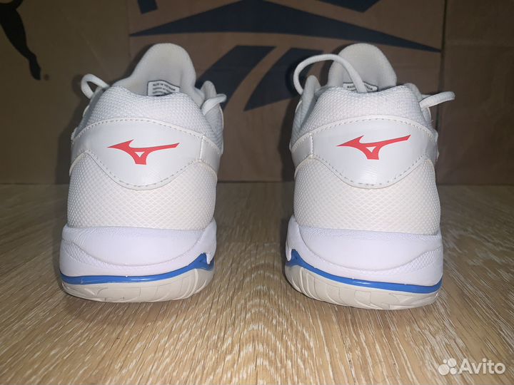 Кроссовки Mizuno Wave Phantom 2(US9)оригинал nike