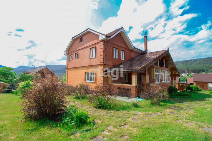 Коттедж 402,5 м² на участке 50 сот.