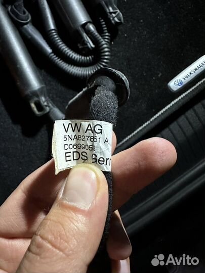 Амортизатор багажника Tiguan 2