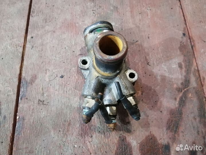 Флянец тройник подогрев Пассат Б5 1.9 тди 02812114