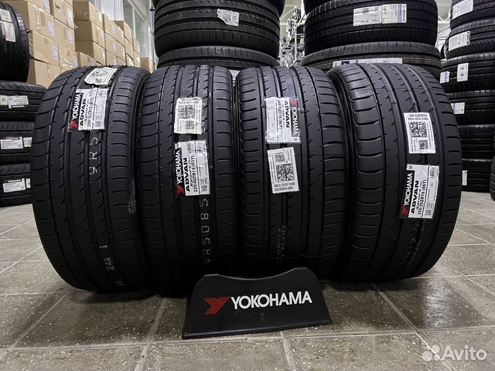 Yokohama Advan Sport V105 225/40 R19 и 255/35 R19 96Y