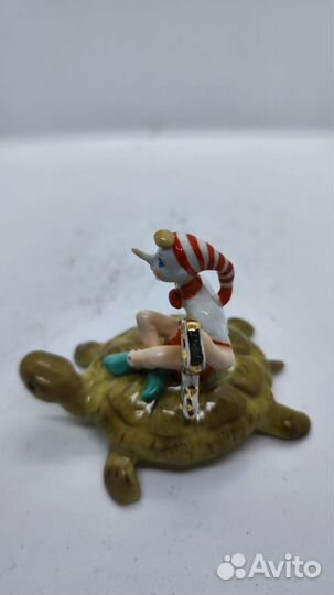 Статуэтка фарфор