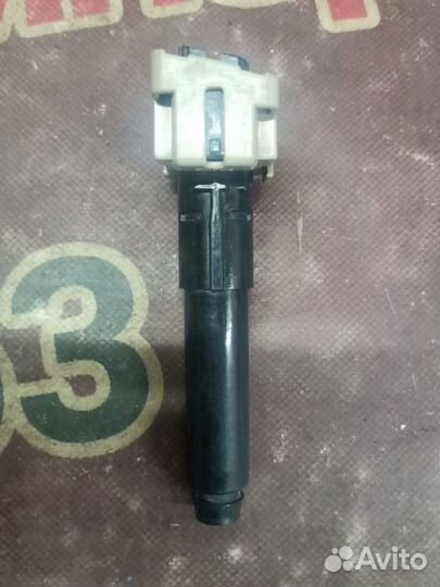 Форсунка омывателя фары передняя правая Toyota Lan