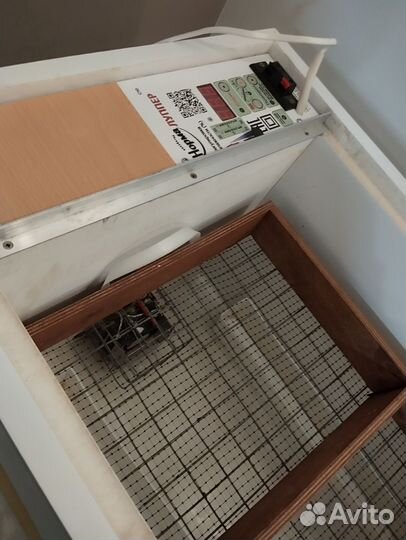 Инкубатор на 72 шт