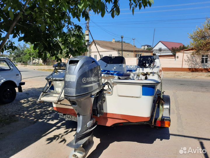 Прогулочный катер