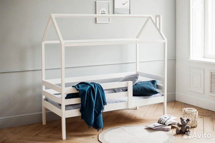 Кроватка с бортиком из натурального дерева детская