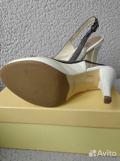 Босоножки женские 36 размер натуральная кожа, лак