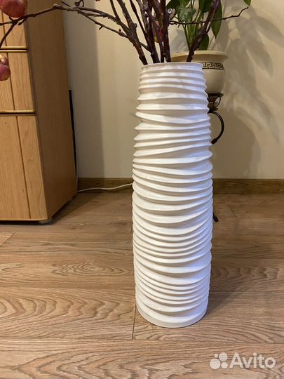 Ваза напольная с декоративными яблоками