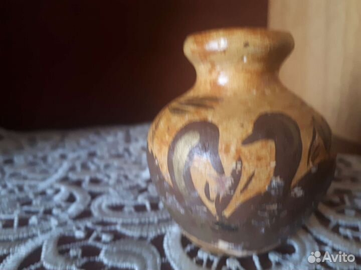 Старинная глиняная вазочка