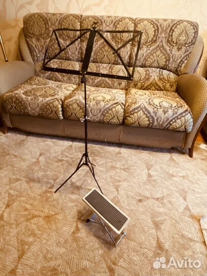 Пюпитр для нот и подставка для ноги гитариста