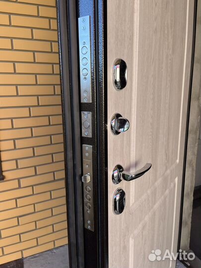 Дверь входная металлическая