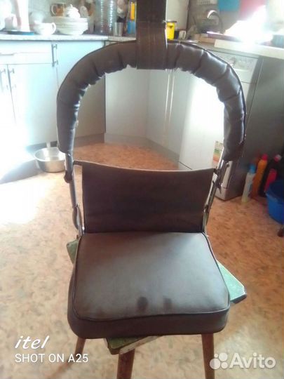 Сиденье откидное с креплением на стену