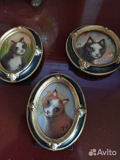 Небольшие картины в винтажных рамках