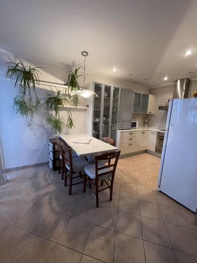 4-к. квартира, 142 м², 10/10 эт.