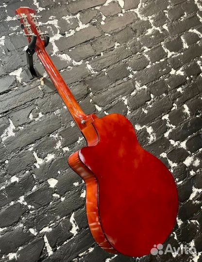 Акустическая гитара Белучи